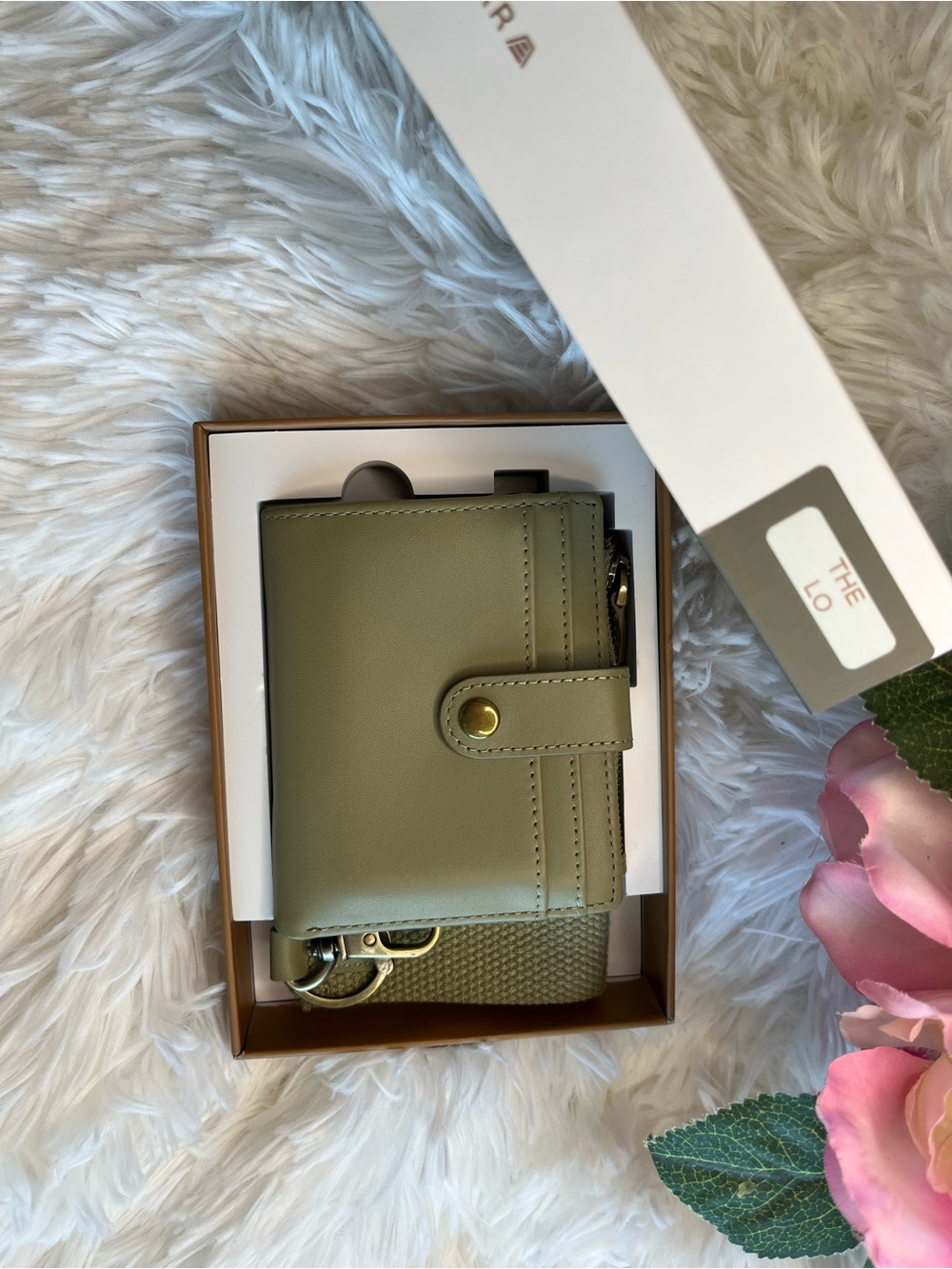 Andar the Lo wallet in matcha